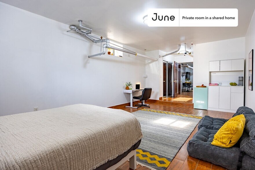 Building Photo - Welcoming ROOM at The Parkside House