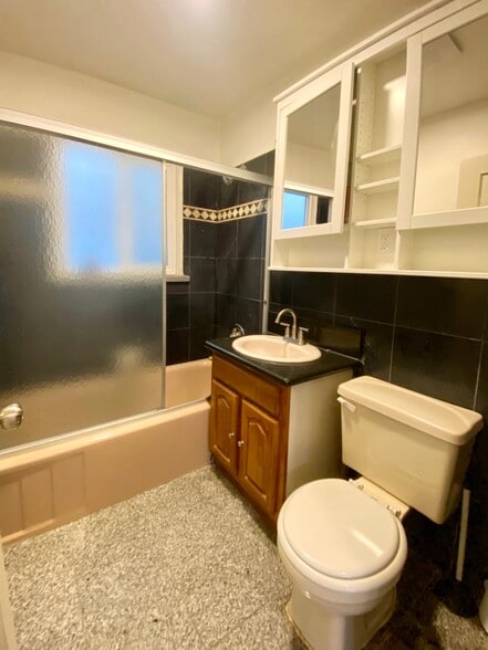 Building Photo - 1534 University Ave