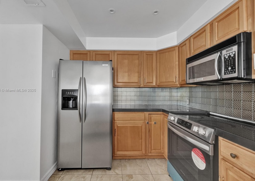 Building Photo - 20335 W Country Club Dr