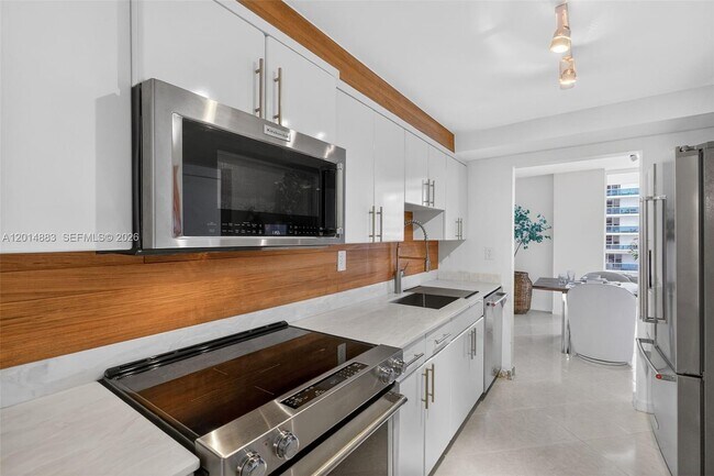 Building Photo - 2401 Collins Ave
