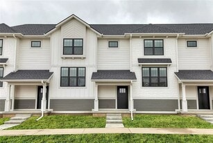 Building Photo - 2833 SW Prairie Trail Pky