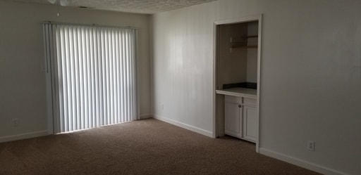 Building Photo - Large 2 bedroom 1 bath unit - upstairs