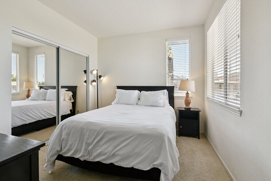 Building Photo - 7009 E Acoma Dr