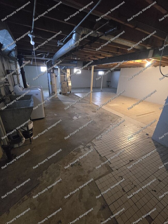 Building Photo - Updated 3 Bedroom Ranch