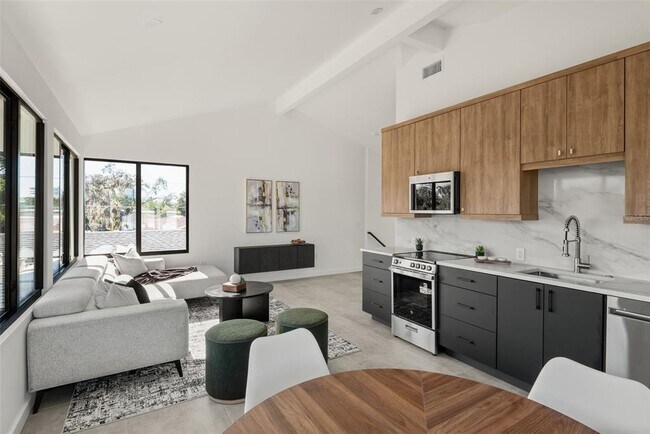 Building Photo - 870 Carver St