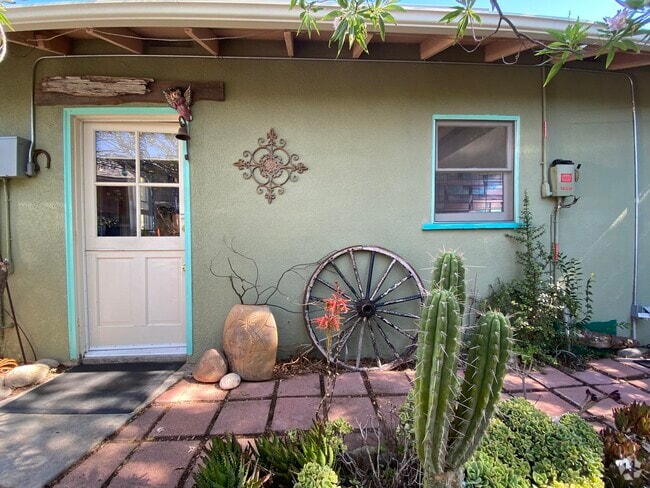 Building Photo - 1620 Old Topanga Canyon Rd