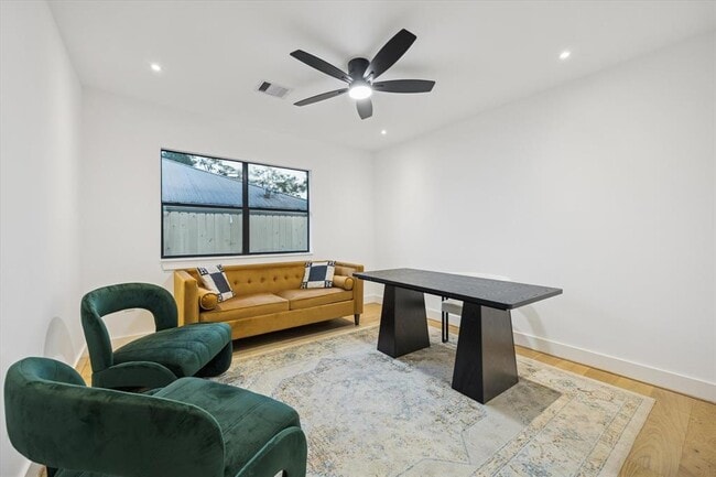 Building Photo - 1611 Ridgehaven Dr