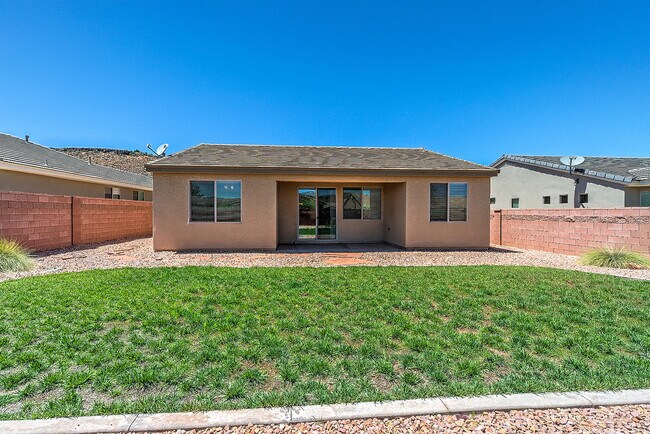 Building Photo - Beautiful Coral Canyon Home with Modern Up...