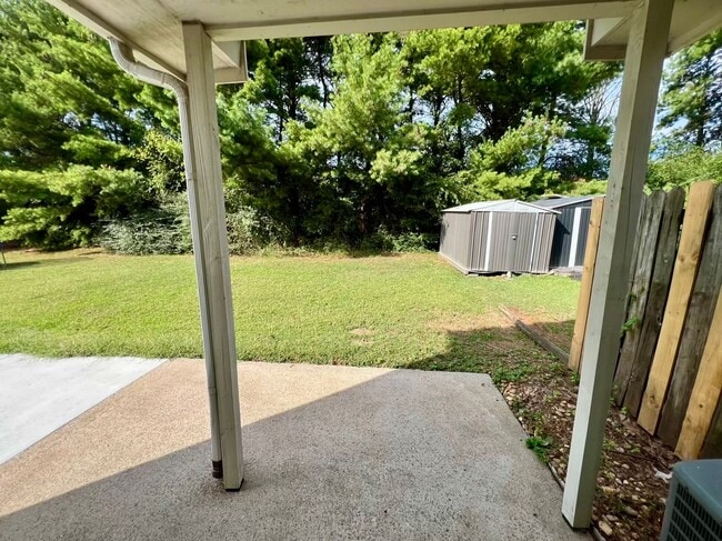 Building Photo - 2 Bed, 1.5 Bath Townhouse with Fireplace in Murfreesboro