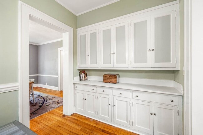 Building Photo - Stunning 3 bedroom FURNISHED MID-TERM RENTAL home in historic downtown Burlington