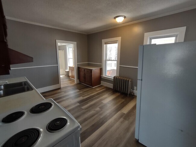 Building Photo - 48 Laurel St