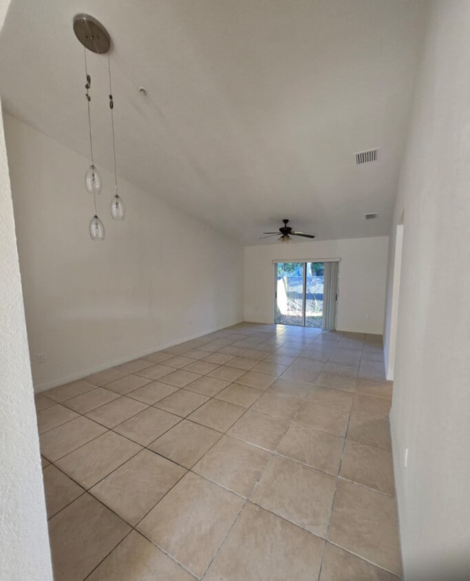 Building Photo - 3868 SW 48th Ave