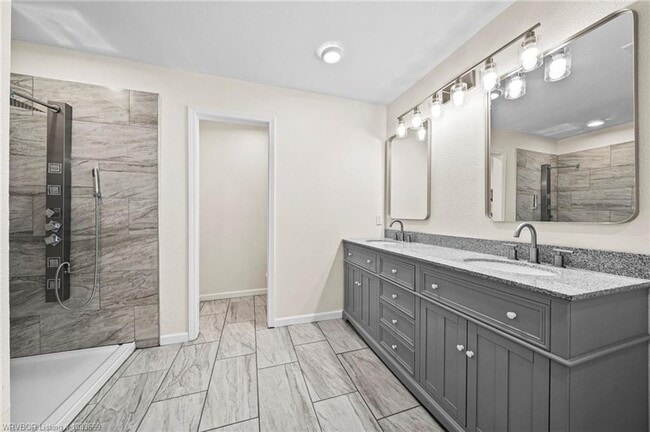 Building Photo - 4 bedroom Single Family home in Fianna Hils