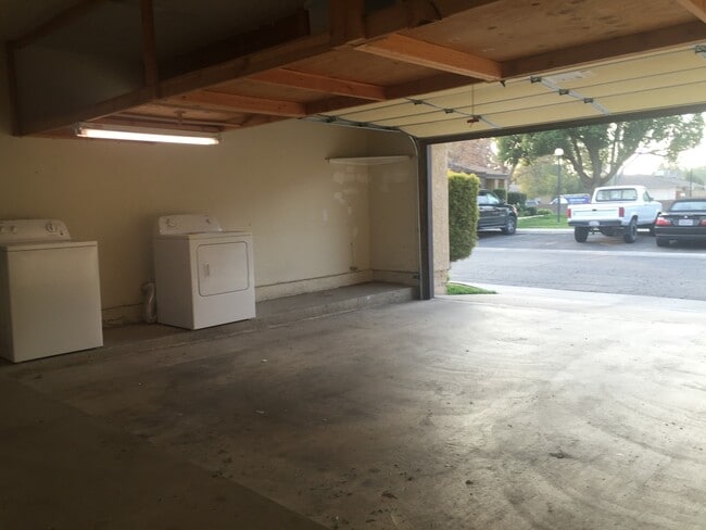 Building Photo - 5500 Lennox Ave