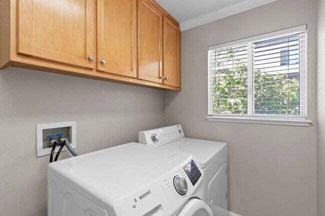 Building Photo - 5220 Peacock Hill Dr