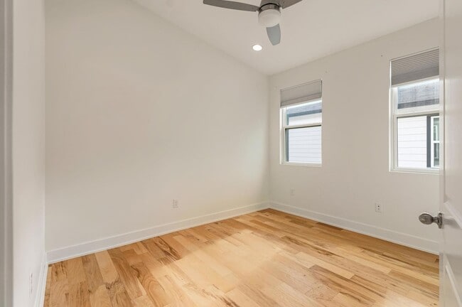 Building Photo - 1301 Cometa St