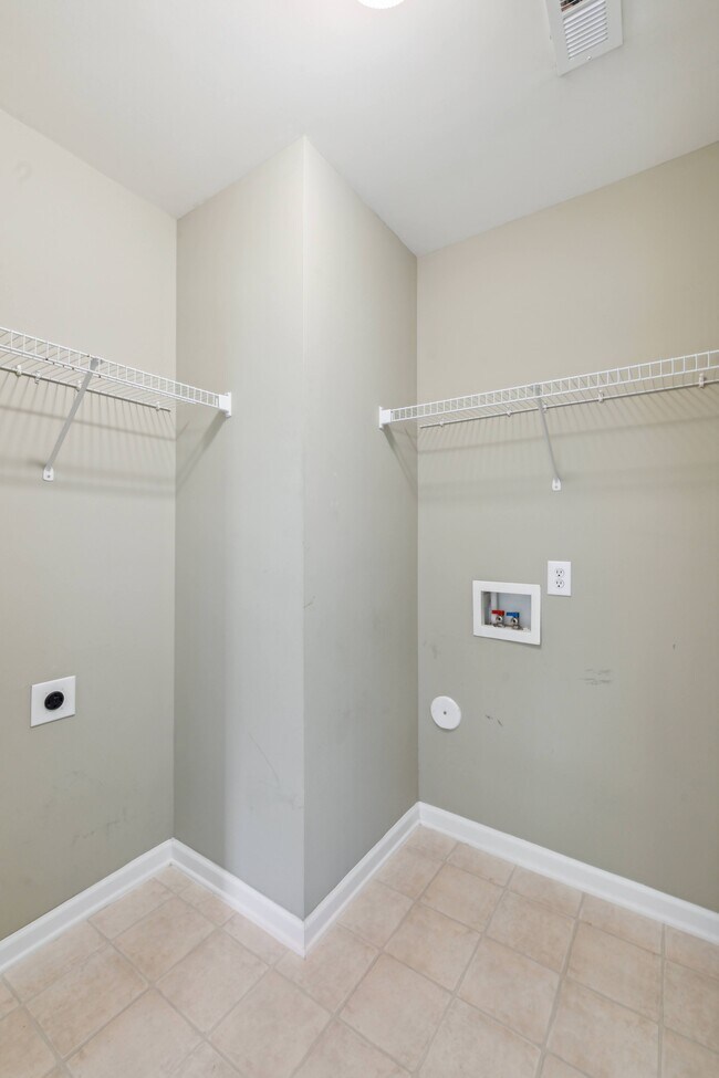 Building Photo - 9520 Mintworth Ave