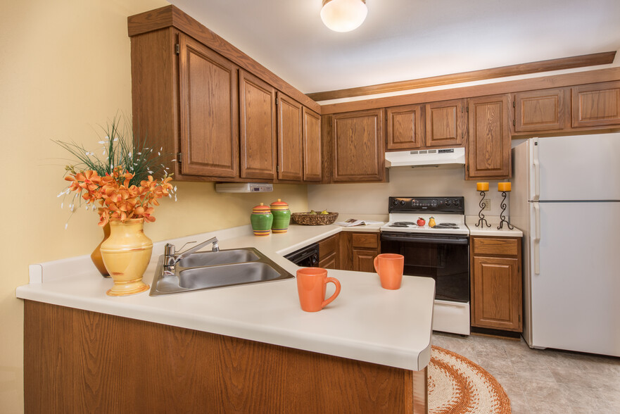 Kitchen - Presidio Square Apartments