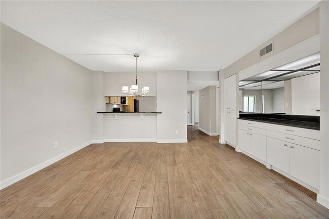Building Photo - 2 Escondido Cir