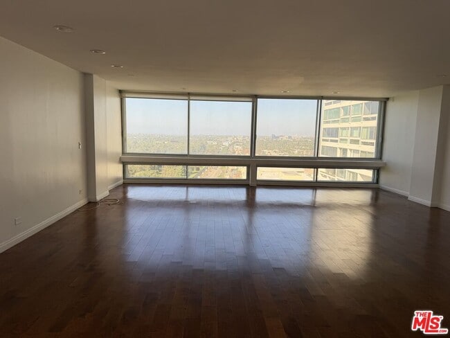 Building Photo - 2222 Ave of the Stars