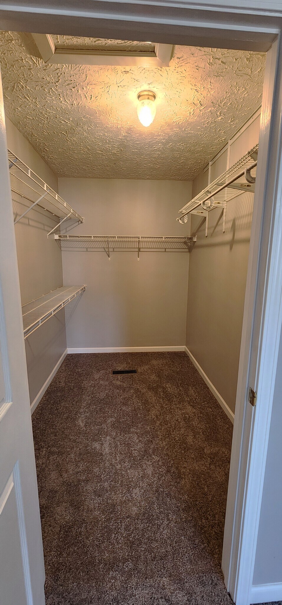 Building Photo - 1984 River Vista Cir