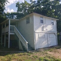 Building Photo - 1109 W 4th St