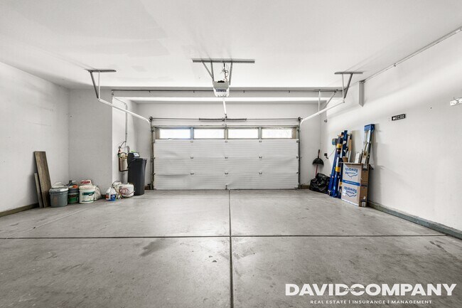 Building Photo - 1105 N Yucca Ave