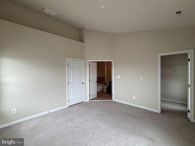 Building Photo - 301 Klee Dr