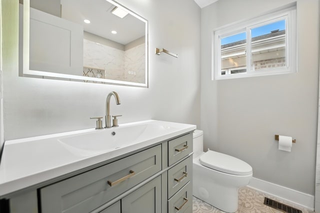 Building Photo - 7441 N Oriole Ave