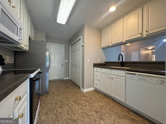 Building Photo - 201 Brookstone Dr SW
