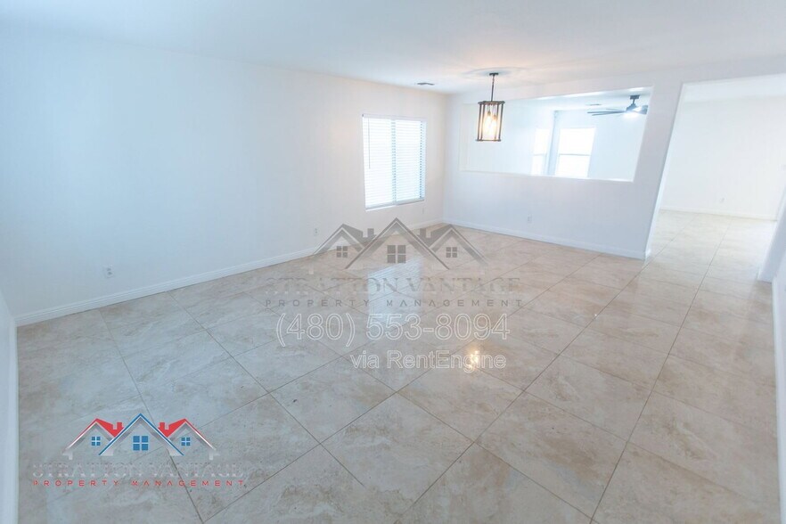 Building Photo - 110 Cholla St
