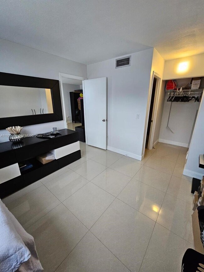 Building Photo - 9273 Collins Ave