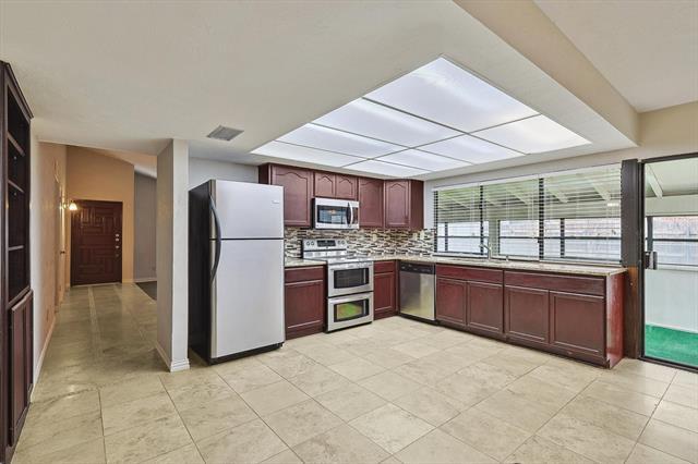 Building Photo - 804 Forest Glen Dr