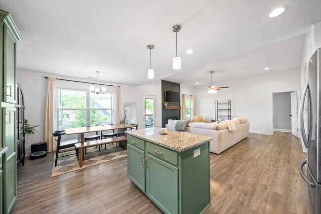 Building Photo - 3 bedroom Pet Friendly Home For Rent Near Needmore Road!