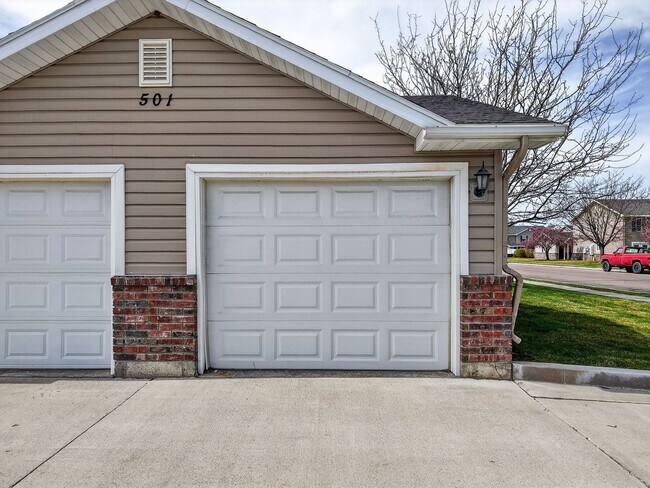 Building Photo - Must-See Apartment in Pheasant Ridge  Pocatello!