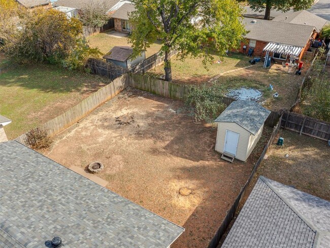 Building Photo - 724 Red Oak Terrace