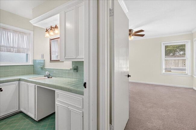 Building Photo - 609 Peerman Pl