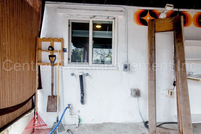 Building Photo - 3 Bedroom/2.5 Bath Home with a Mother In Law Unit - $2595 per month!