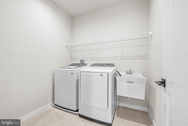 Building Photo - 401 HARTNUP St