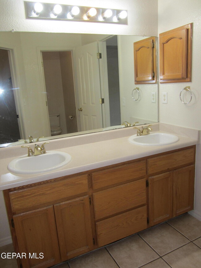 Building Photo - 6572 Dakota Ridge Dr