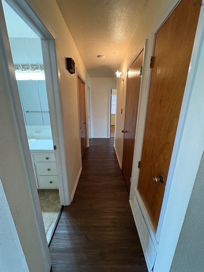 Building Photo - 209 Glasgow Dr