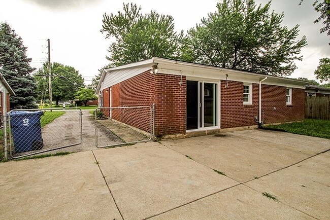 Building Photo - Everything' Is Updated!  4BR, 1BA -  Fully...