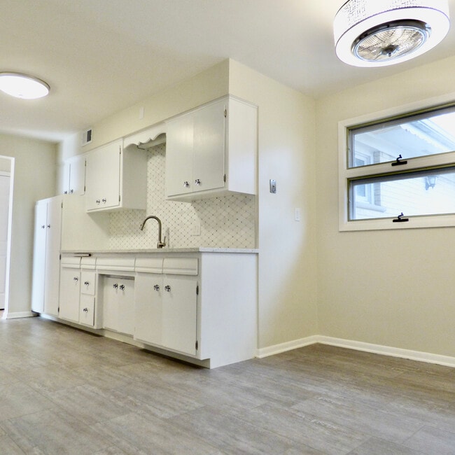 Building Photo - 1332 W Mulloy Dr