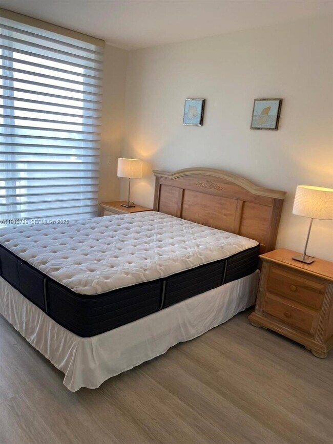 Building Photo - 2425 SW 27th Ave