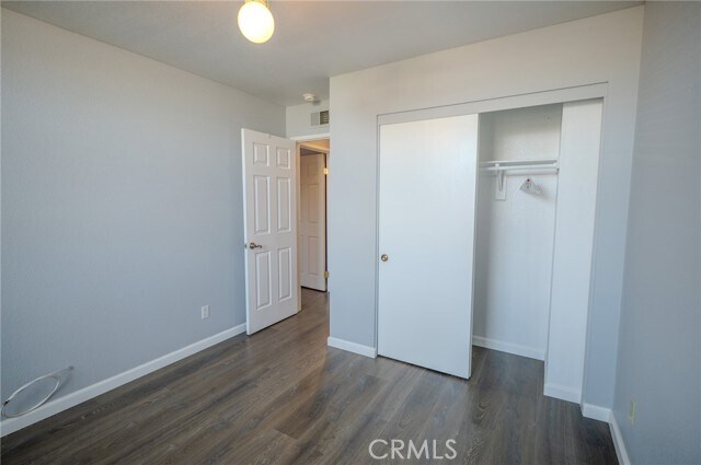 Building Photo - 3099 Oakview Ln