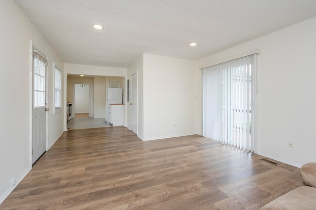 Building Photo - 649 Mitchell Ave