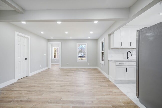 Building Photo - 427 Browns Rd