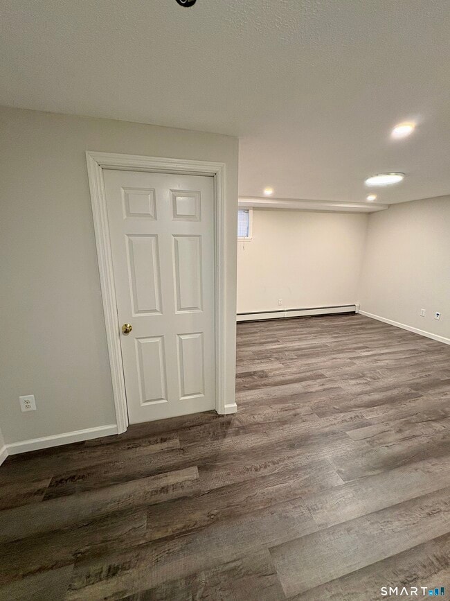 Building Photo - 124 Pemberwick Rd