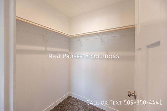 Building Photo - 651 Hargraves Ave NE