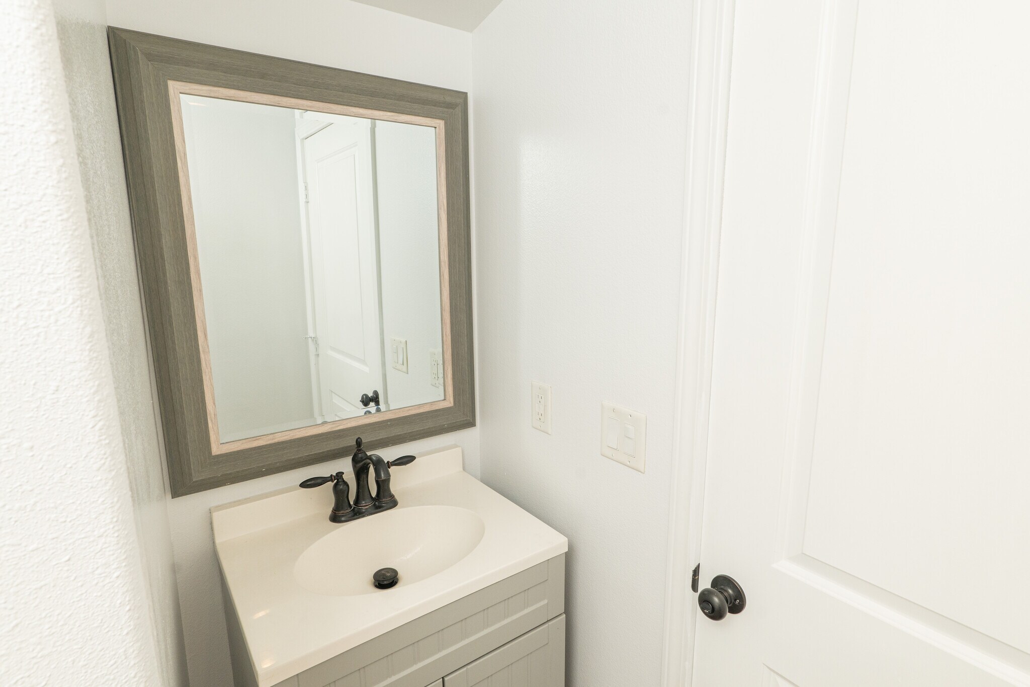 Bathroom 1 - 940 S Bernal Ave
